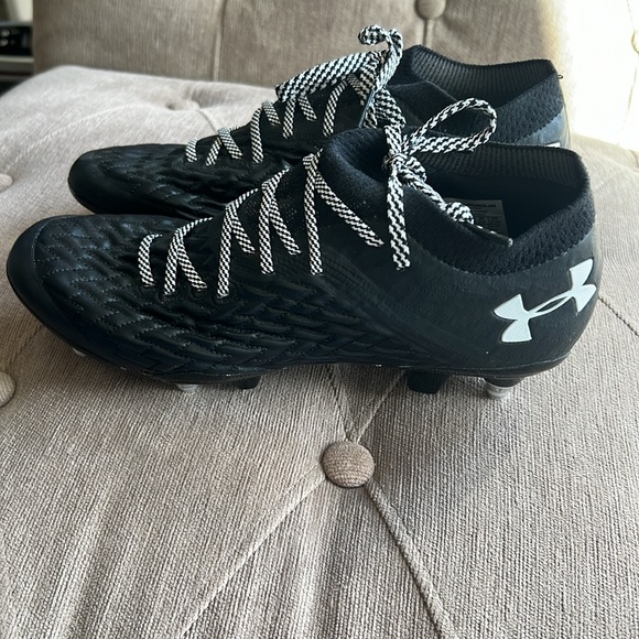 Women’s soccer cleats with metal studs - Picture 3 of 6